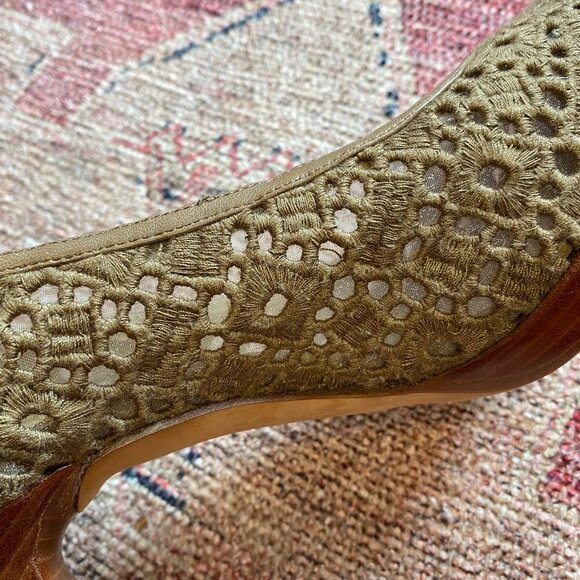 Stuart Weitzman Light Brown Perforated Wooden Heels - Picture 9 of 14